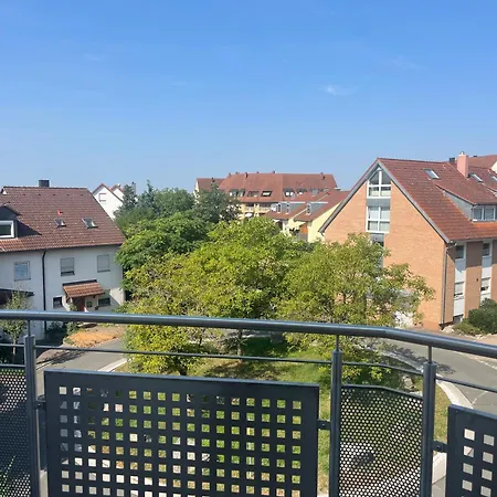 Kleines Dachzimmer Mit Balkon * Feucht