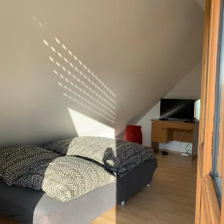 Kleines Dachzimmer Mit Balkon Feucht