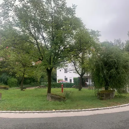 Kleines Dachzimmer Mit Balkon * Feucht