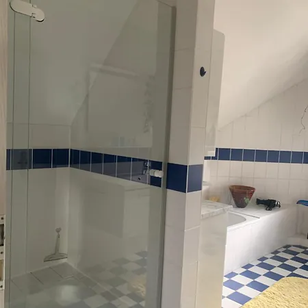 Kleines Dachzimmer Mit Balkon Ubytování v soukromí