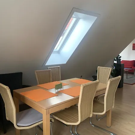 Kleines Dachzimmer Mit Balkon Ubytování v soukromí Feucht