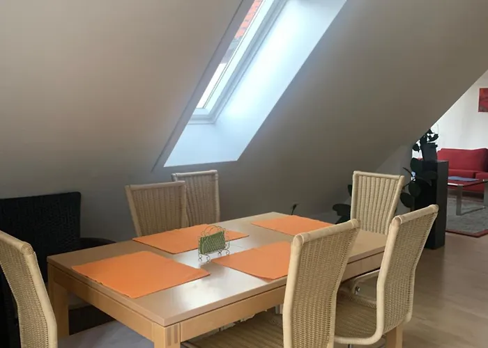 Kleines Dachzimmer Mit Balkon Ubytování v soukromí Feucht